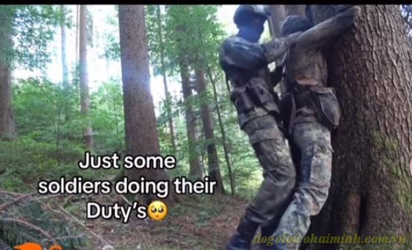 Two Soldiers On Duty Video Twitter